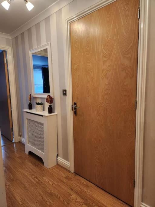 Spacious Ground Floor 2 Bedroom 2 Bathroom Flat In Hatfield Near Hertfordshire University Private Car Park Sleeps 5-6 외부 사진