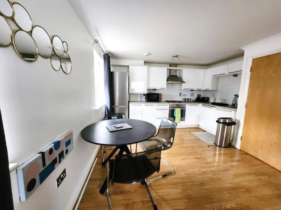 Spacious Ground Floor 2 Bedroom 2 Bathroom Flat In Hatfield Near Hertfordshire University Private Car Park Sleeps 5-6 외부 사진