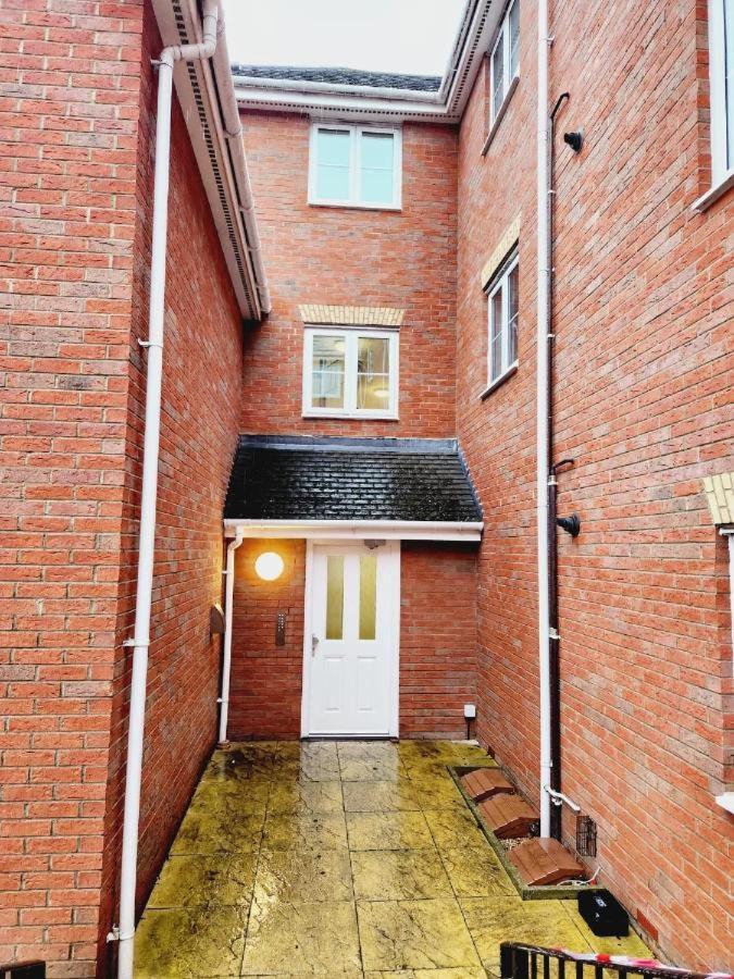 Spacious Ground Floor 2 Bedroom 2 Bathroom Flat In Hatfield Near Hertfordshire University Private Car Park Sleeps 5-6 외부 사진