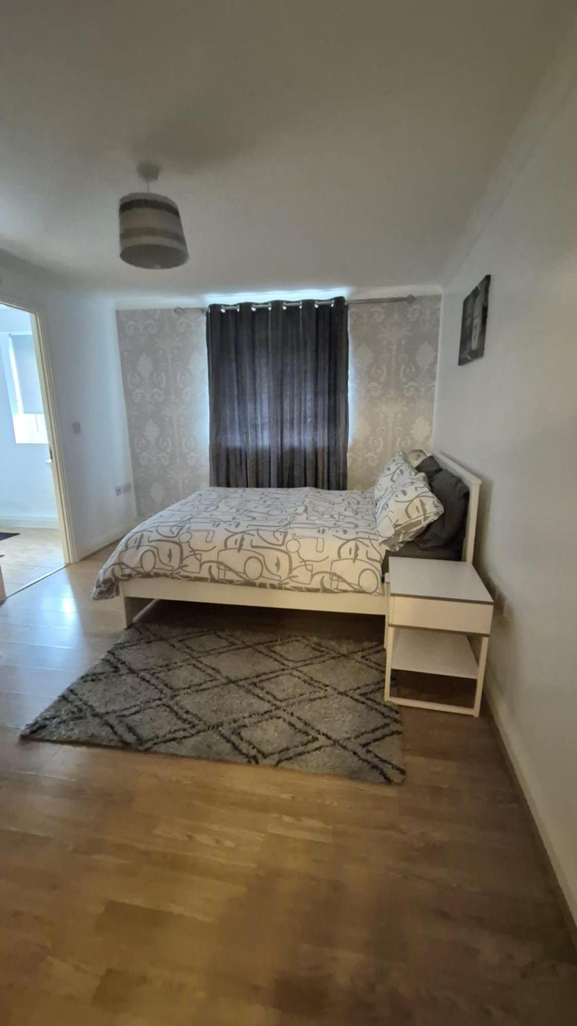 Spacious Ground Floor 2 Bedroom 2 Bathroom Flat In Hatfield Near Hertfordshire University Private Car Park Sleeps 5-6 외부 사진