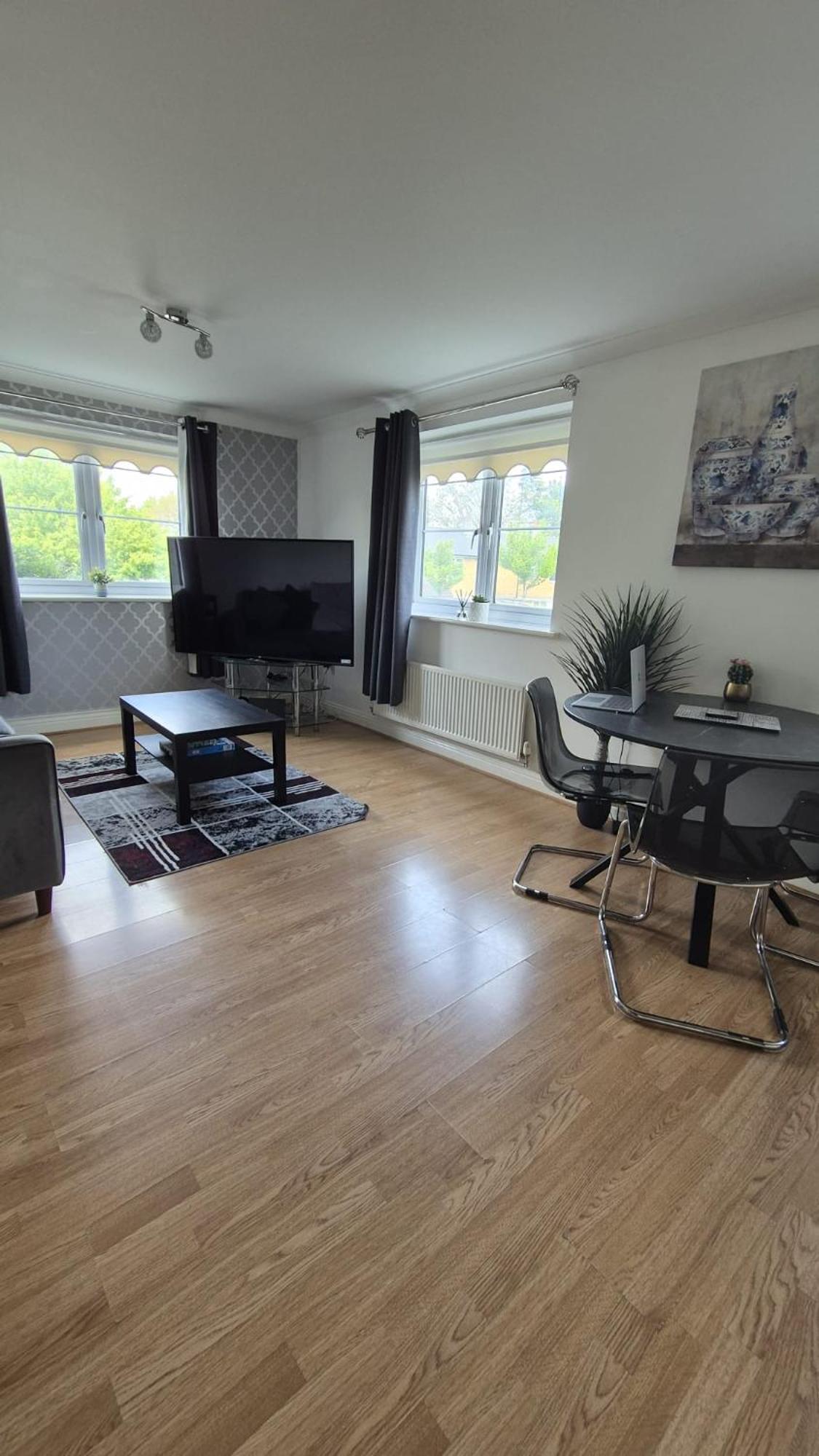 Spacious Ground Floor 2 Bedroom 2 Bathroom Flat In Hatfield Near Hertfordshire University Private Car Park Sleeps 5-6 외부 사진