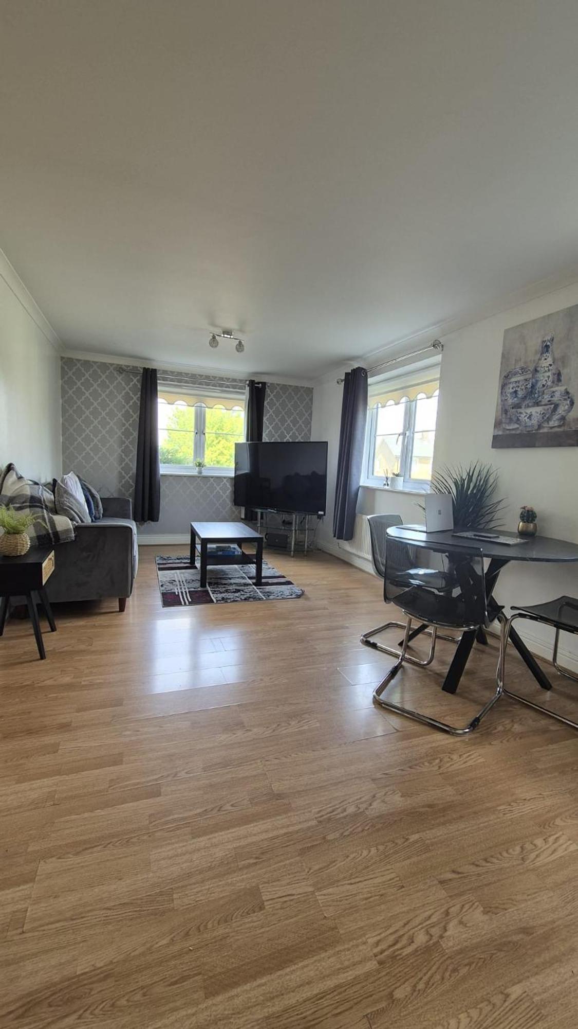 Spacious Ground Floor 2 Bedroom 2 Bathroom Flat In Hatfield Near Hertfordshire University Private Car Park Sleeps 5-6 외부 사진