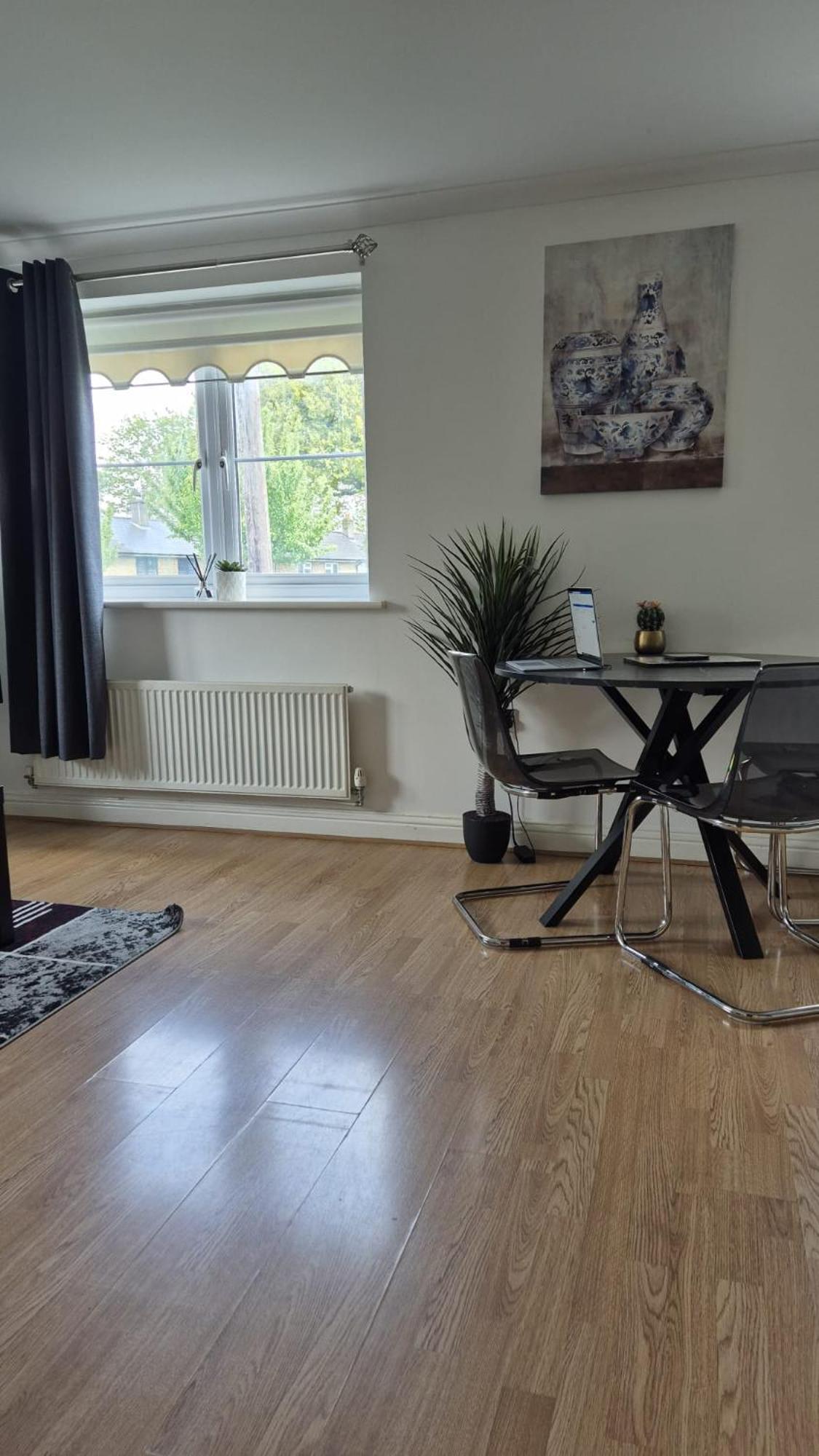 Spacious Ground Floor 2 Bedroom 2 Bathroom Flat In Hatfield Near Hertfordshire University Private Car Park Sleeps 5-6 외부 사진