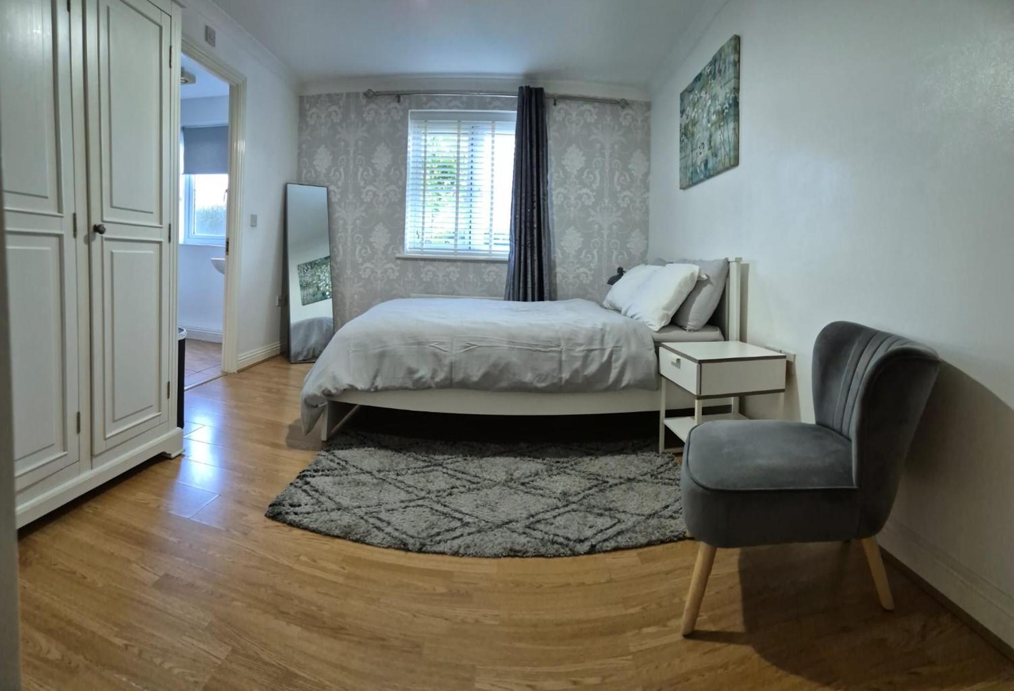 Spacious Ground Floor 2 Bedroom 2 Bathroom Flat In Hatfield Near Hertfordshire University Private Car Park Sleeps 5-6 외부 사진