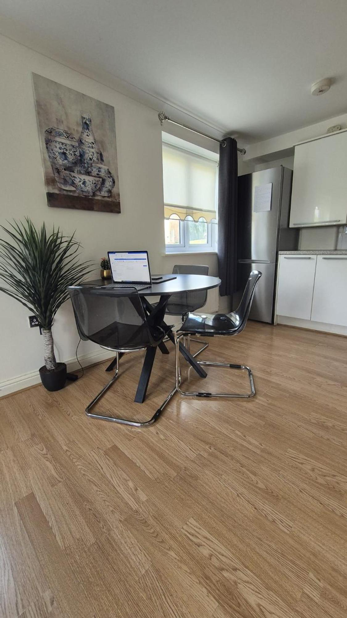 Spacious Ground Floor 2 Bedroom 2 Bathroom Flat In Hatfield Near Hertfordshire University Private Car Park Sleeps 5-6 외부 사진